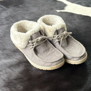 Hey Dude women’s Fur-Lined Slippers